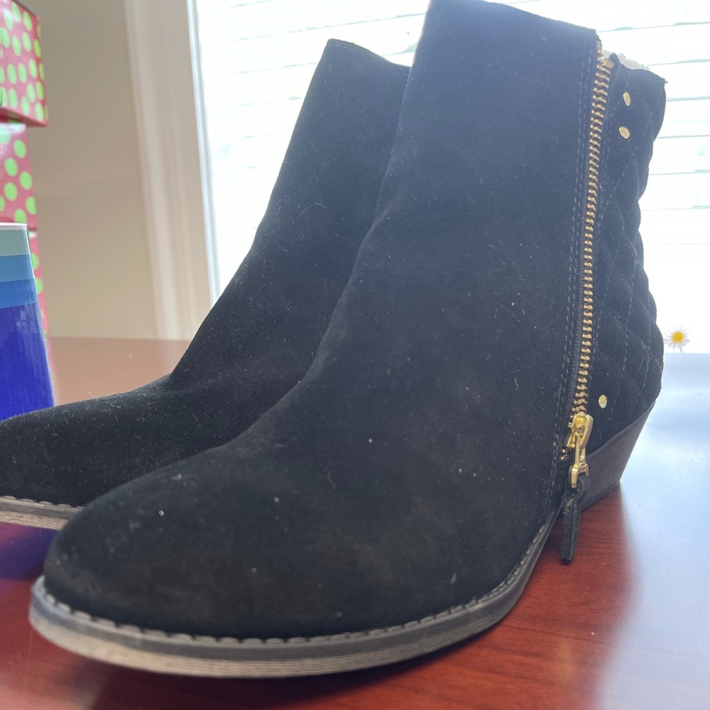 New in box white mountain black suede ankle boots